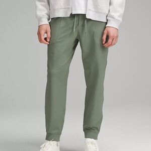 Men’s Lululemon Green ABC Jogger Pants Medium